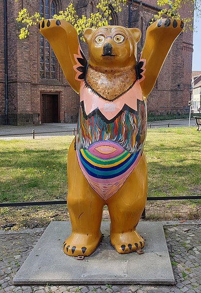 File:Buddy Reformationsplatz 12 (Spand) Buddy Bär.jpg