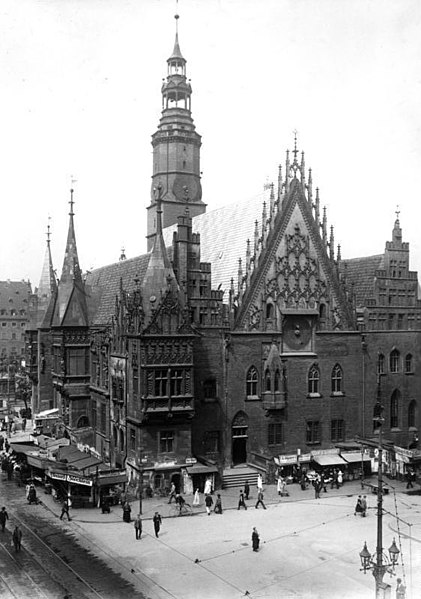 File:Bundesarchiv B 145 Bild-P011815, Breslau, Rathaus.jpg