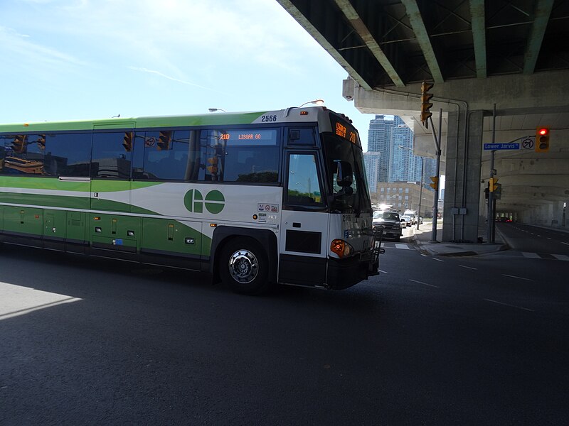 File:Bus near Jarvis and Lake Shore Boulevard, 2016 06 01 (4) (27418896645).jpg