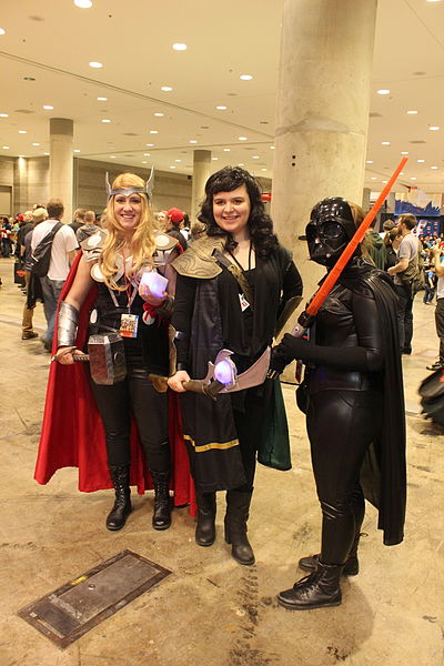 File:C2E2 2013 - cosplayers (8689124554).jpg