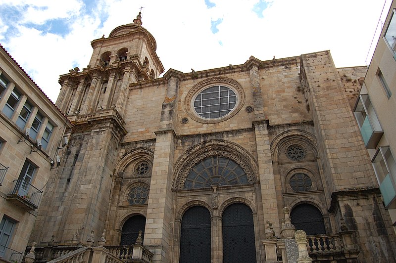 File:CATEDRAL ORENSE - panoramio.jpg