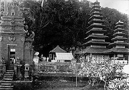 Pura Goa Lawah in early 20th-century, showing porcelain ceramic plates decoration.