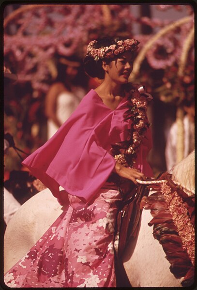 File:COSTUMED FOR ALOHA DAY PARADE, ONE OF MANY FESTIVITIES DURING ANNUAL ALOHA WEEK - NARA - 553715.jpg