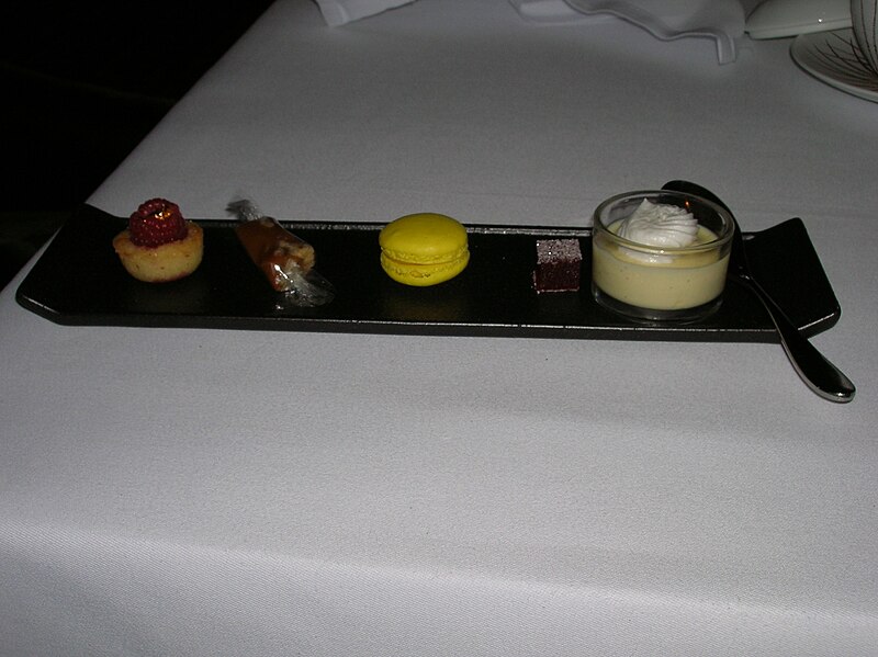 File:Caprice desserts.jpg