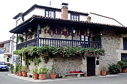 Casa tipica de Villayuso de Cieza.JPG