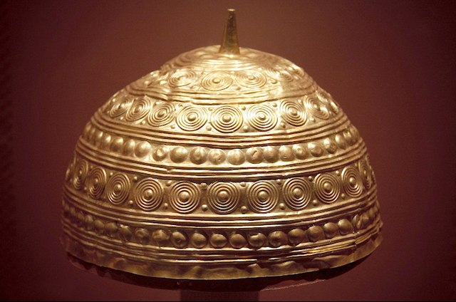 Bronze Age gold helmet from Leiro, Rianxo