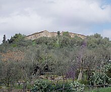 Il Castello di Valle a nord della città