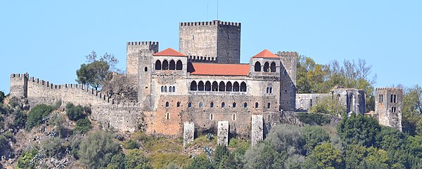 Image: Castelo de Leiria visto da Encarnacao (cropped)