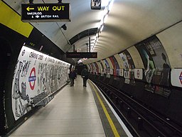 Charing Cross tube stn Northern southbound look north