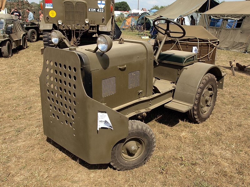 File:Clark Airfield tractor Clarktor 6 pic6.JPG