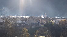 Vista di Claut: il quartiere Massurìe visto dal ponte sul torrente Ciafùrle.