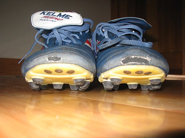 Track spikes - Wikipedia