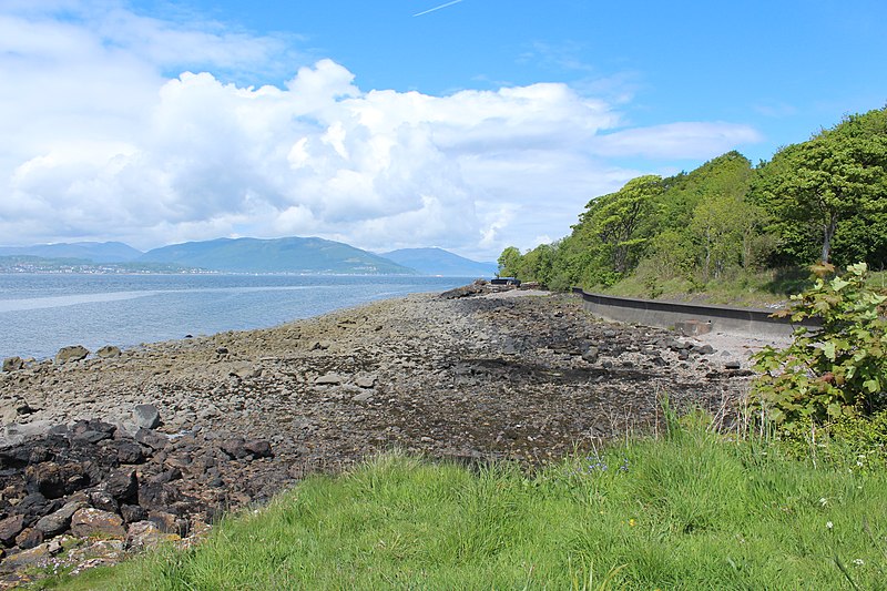 File:Coastline near the Black Rocks - geograph.org.uk - 3493368.jpg