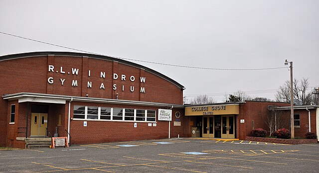 640px College Grove Community Center And R.L. Windrow Gymnasium.JPG