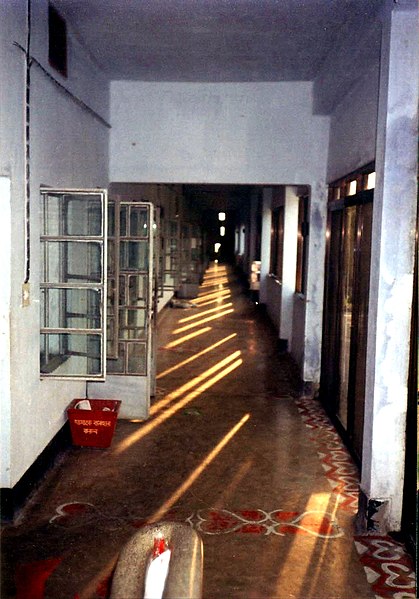 File:Corridor2 exposure.jpg