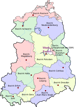 DDR Verwaltungsbezirke farbig.svg