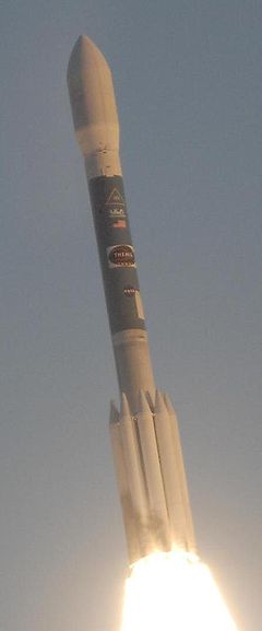 Delta II rocket lift off.jpg