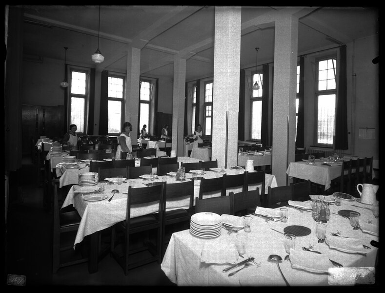 File:Dining room with young female servants at the Leiden University Medical Center, AHM-F-5972-141.tiff