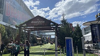 Salesforce's annual Dreamforce convention in 2022 Dreamforce 2022 Entrance.jpg