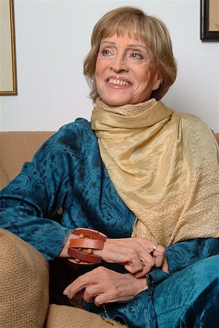 Dvora Omer6.JPG