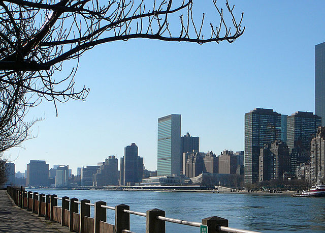East River (foreground) and the headquarters of the United Nations in Manhattan (background) seen from Roosevelt Island in December 2006