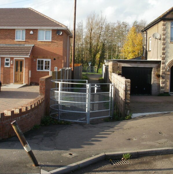 File:Entrance gate to Liswerry Pond, Newport - geograph.org.uk - 1589638.jpg