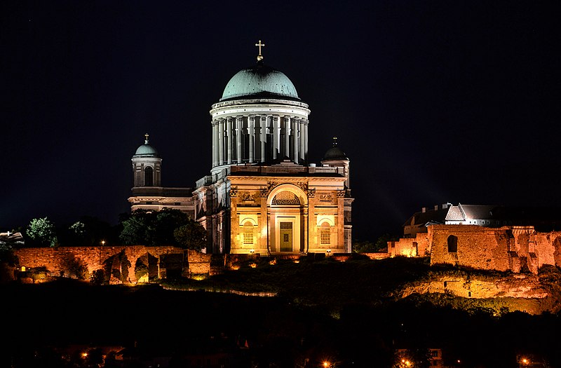 File:Esztergom Basilica by night 01.jpg