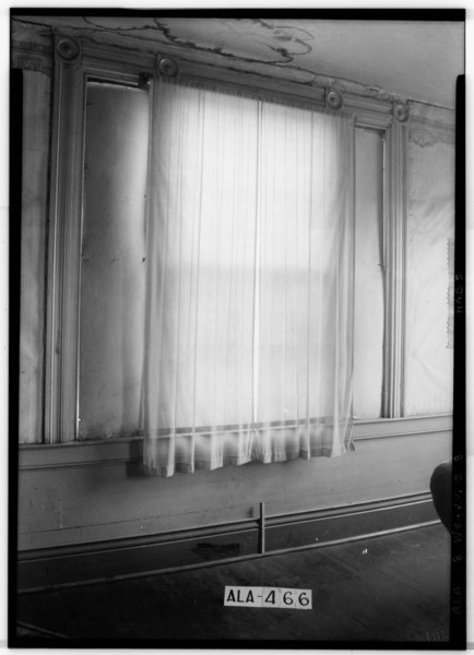 File:FRONT WINDOW TREATMENT IN WEST ROOM - Doctor Glover House, Weaver Road, Weaver, Calhoun County, AL HABS ALA,8-WEAV.V,2-8.tif