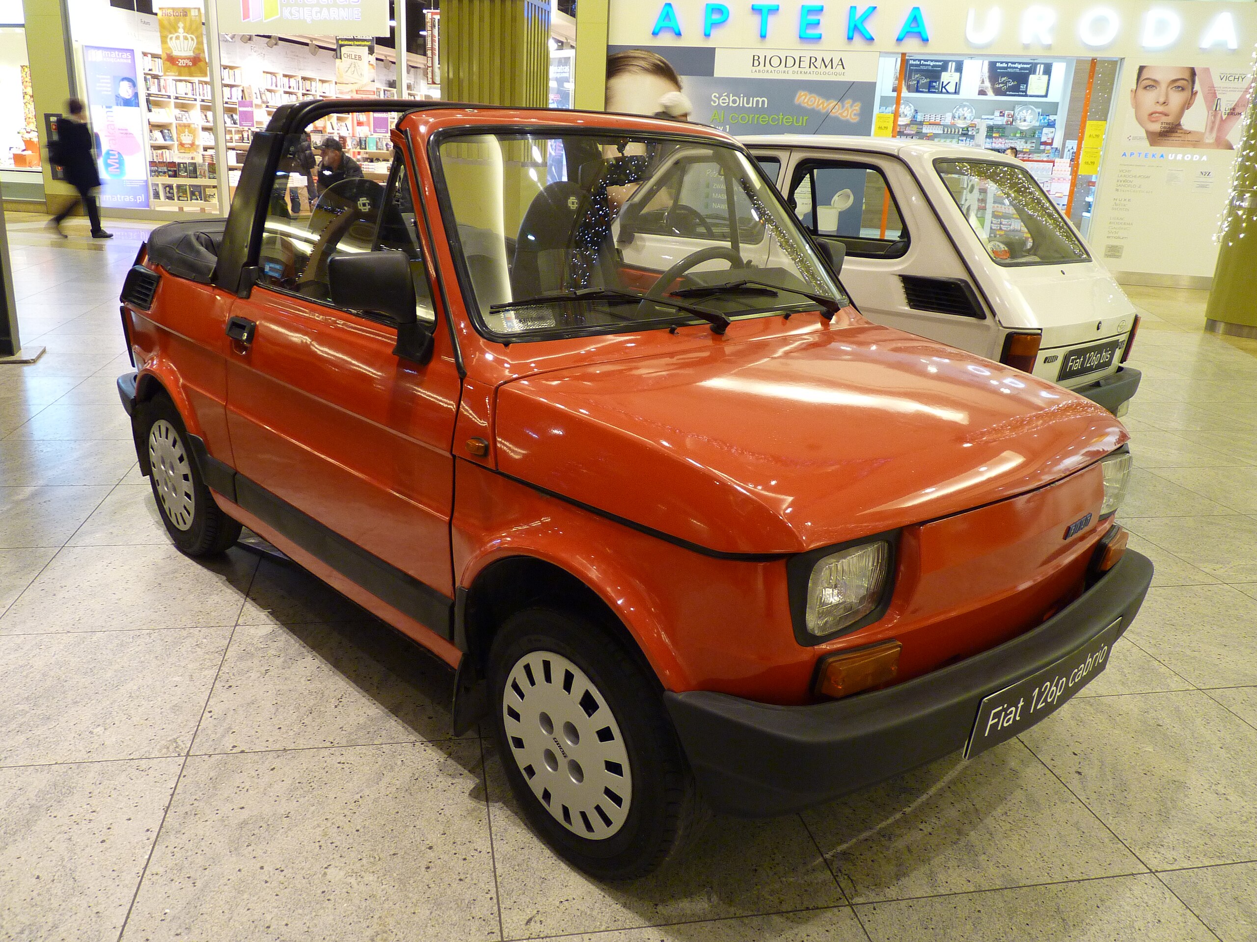 File:Fiat 126p Cabrio during „XXX lat motoryzacji PRL