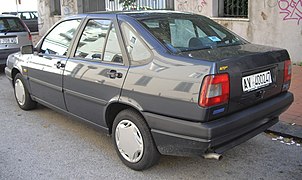 Vista trasera del Fiat Tempra berlina