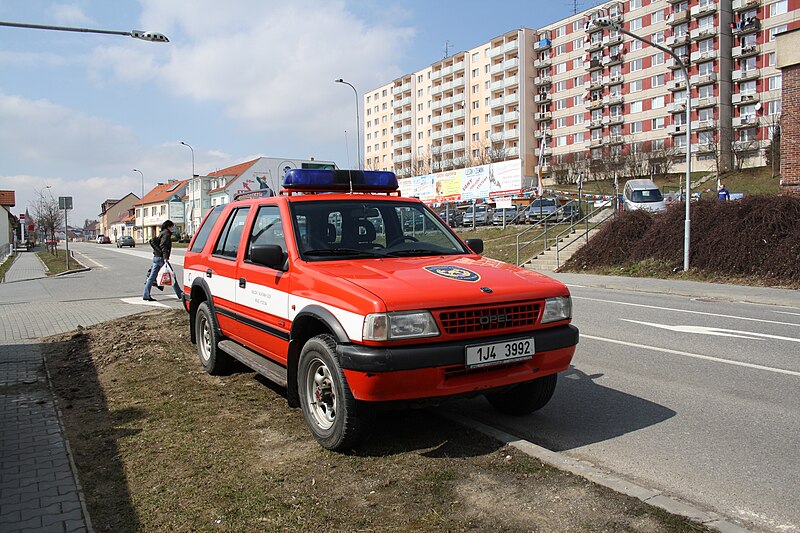 File:Firefighters Opel Frontera in Třebíč, Třebíč District.jpg