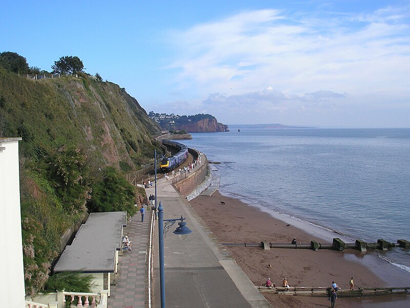 File:First Great Western 125 unit entering Teignmouth along the sea wall, June 2009.jpg