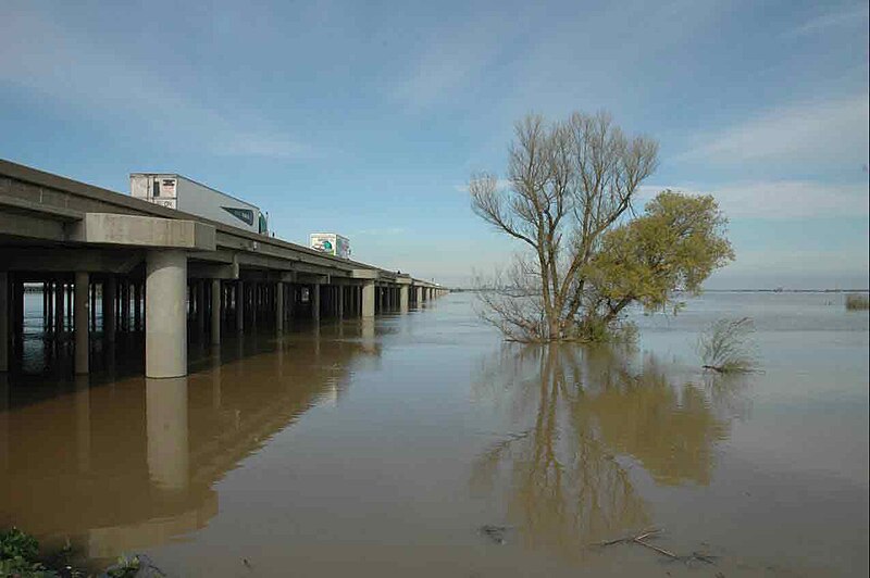 File:Flood-at-causeway.jpg