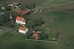 Flygfoto över kyrkan.