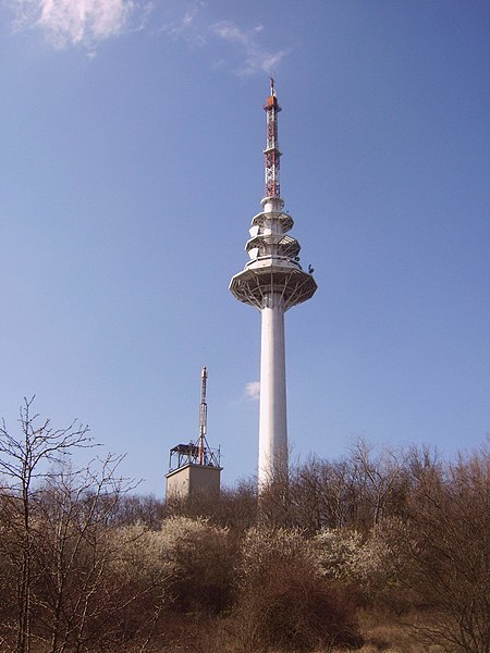 File:Frohser Berg Sendeanlagen.JPG