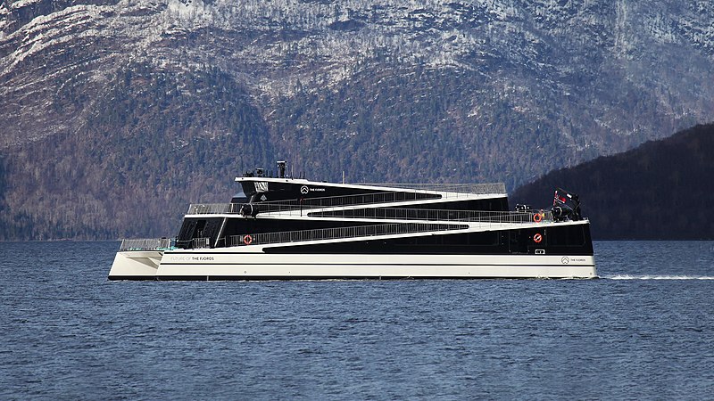 File:Future of the Fjords - weltweit erster elektrisch betriebene Katamaran aus Carbon .jpg