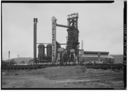 GENERAL EASTERN VIEW OF DOROTHY SIX BLAST FURNACE COMPLEX. (Jet Lowe) - U.S. Steel Duquesne Works, Blast Furnace Plant, Along Monongahela River, Duquesne, Allegheny County, PA HAER PA,2-DUQU,3A-54.tif