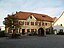 Ein Gasthof auf dem Marktplatz von Thalmässing in der Abendsonne