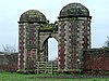 Ворота в разрушенный Хэмстолл-холл - geograph.org.uk - 1163617.jpg