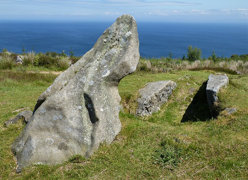 File:Giants Grave (39198841371).jpg