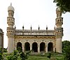 Golconda, tombe qutb shahi, moschea grande 02.jpg