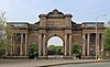 Үлкен кіреберіс, Birkenhead Park 2019.jpg