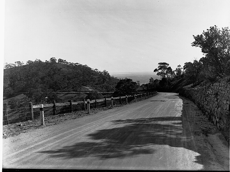 File:Greenhill Road(GN09329).jpg