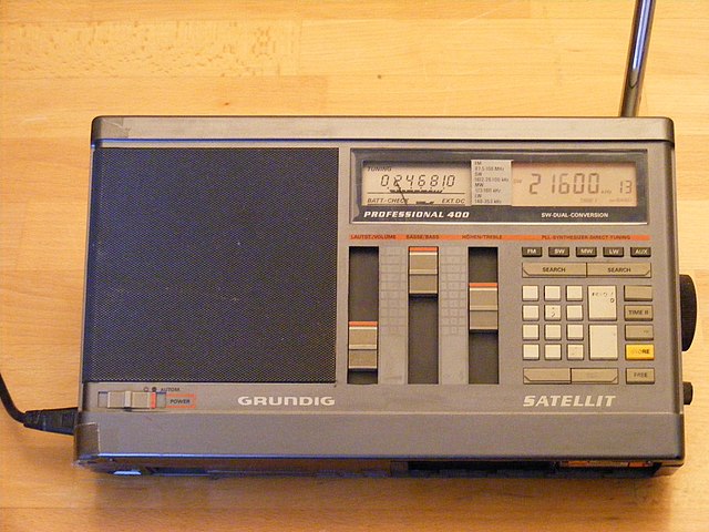 Grundig Satellit 400 solid-state, digital shortwave receiver, c. 1986