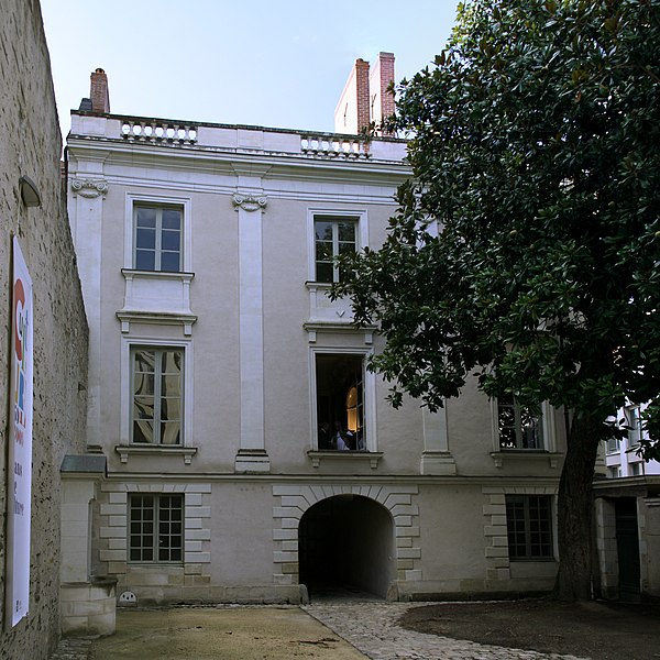 File:Hôtel de Maquillé, façade - Angers - 20090919.jpg