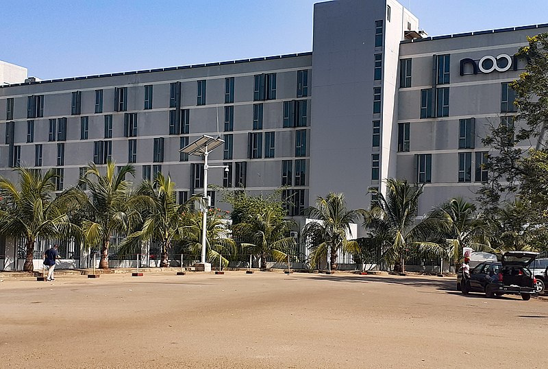 File:Hôtel noom Conakry.jpg