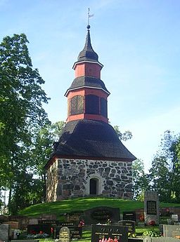 För uppförandet av klockstapeln från 1772 ansvarade kyrkomästaren Matts Åkerblom