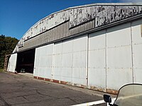 Grand hangar datant de l'occupation allemande.
