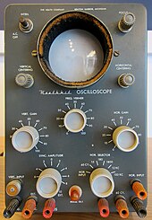 Oscilloscope with synchronized sweep. "HOR. SELECTOR" sets horizontal frequency range (the capacitor); "FREQ. VERNIER" adjusts the free-running frequency; "SYNC. AMPLITUDE" sets the gain to the comparator Heathkit Oscilloscope OM-2.jpg