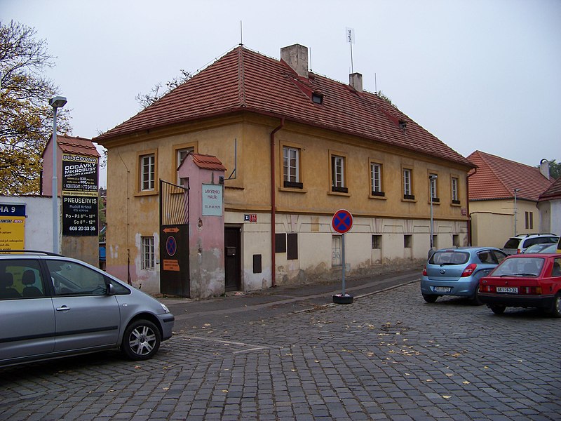 File:Hloubětínská 13.jpg